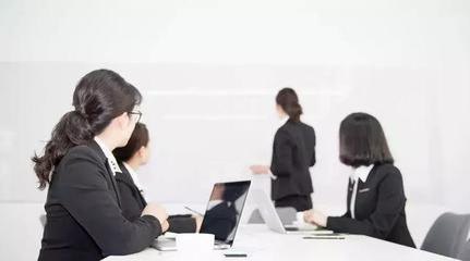 蒼狼商學(xué)院營(yíng)銷(xiāo)知識(shí) 終端業(yè)務(wù)員跑小區(qū)失敗的核心原因與破局之道——從執(zhí)行者到文化經(jīng)紀(jì)人的角色轉(zhuǎn)變